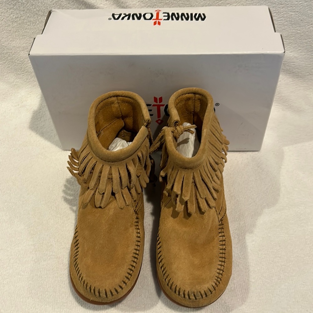 NIB Minnetoka, leather fringe booties SZ 13